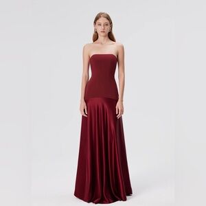 Elegant Strapless Burgundy Evening Dress